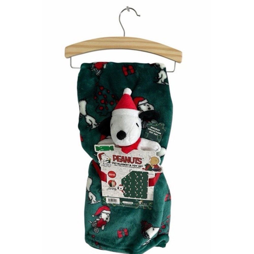 Peanuts Snoopy Pet Blanket & Toy Set Holiday Green 40x30 NWT New Christmas
